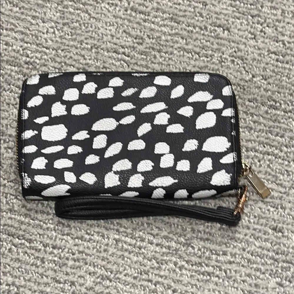 A New Day Black and White Patterned Wristlet